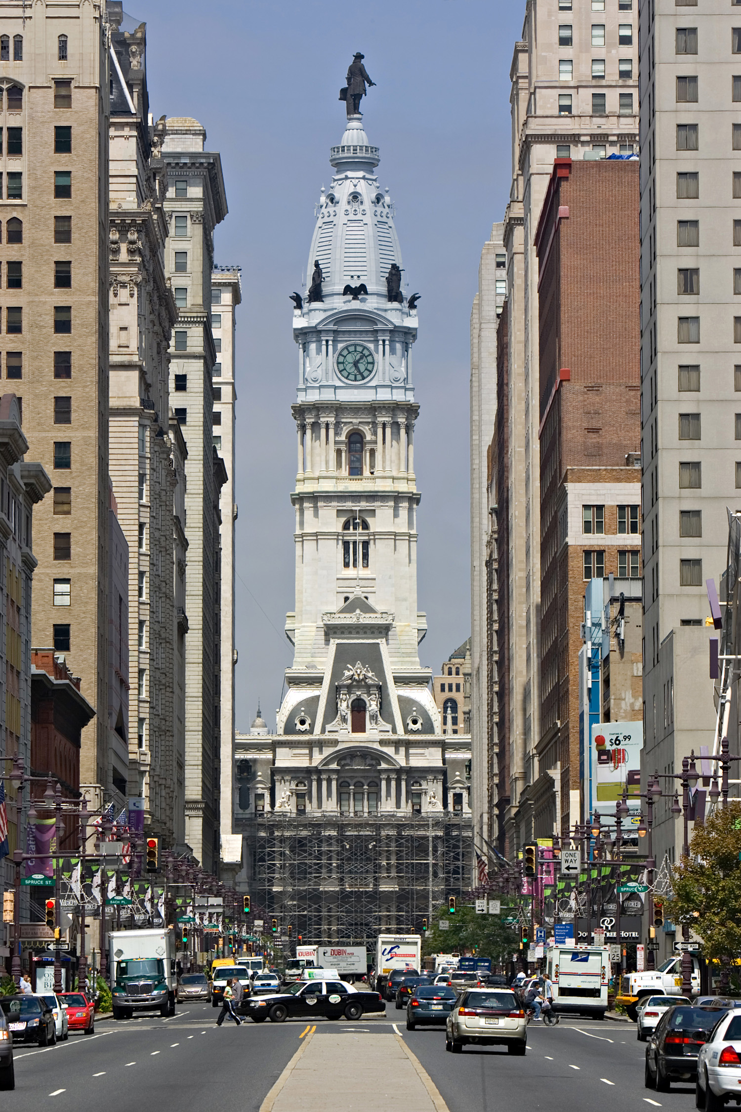 Philadelphia City Hall, Philadelphia - View along South Broad Street. © Mathias Beinling